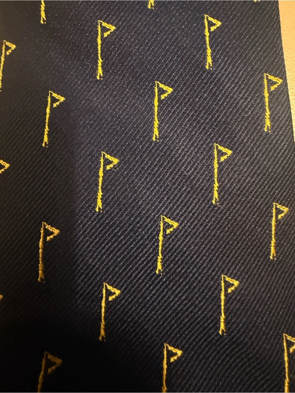 PETER MILLAR Men's Neck Tie 100% Silk Blue Golf Flag Good condition